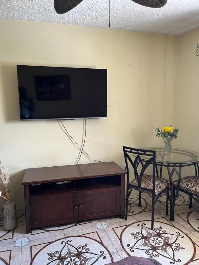 Vantage Place Кингстън Екстериор снимка
